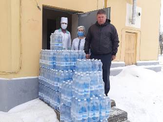 Сергей Агапов передал в госпиталь питьевую воду для врачей-инфекционистов